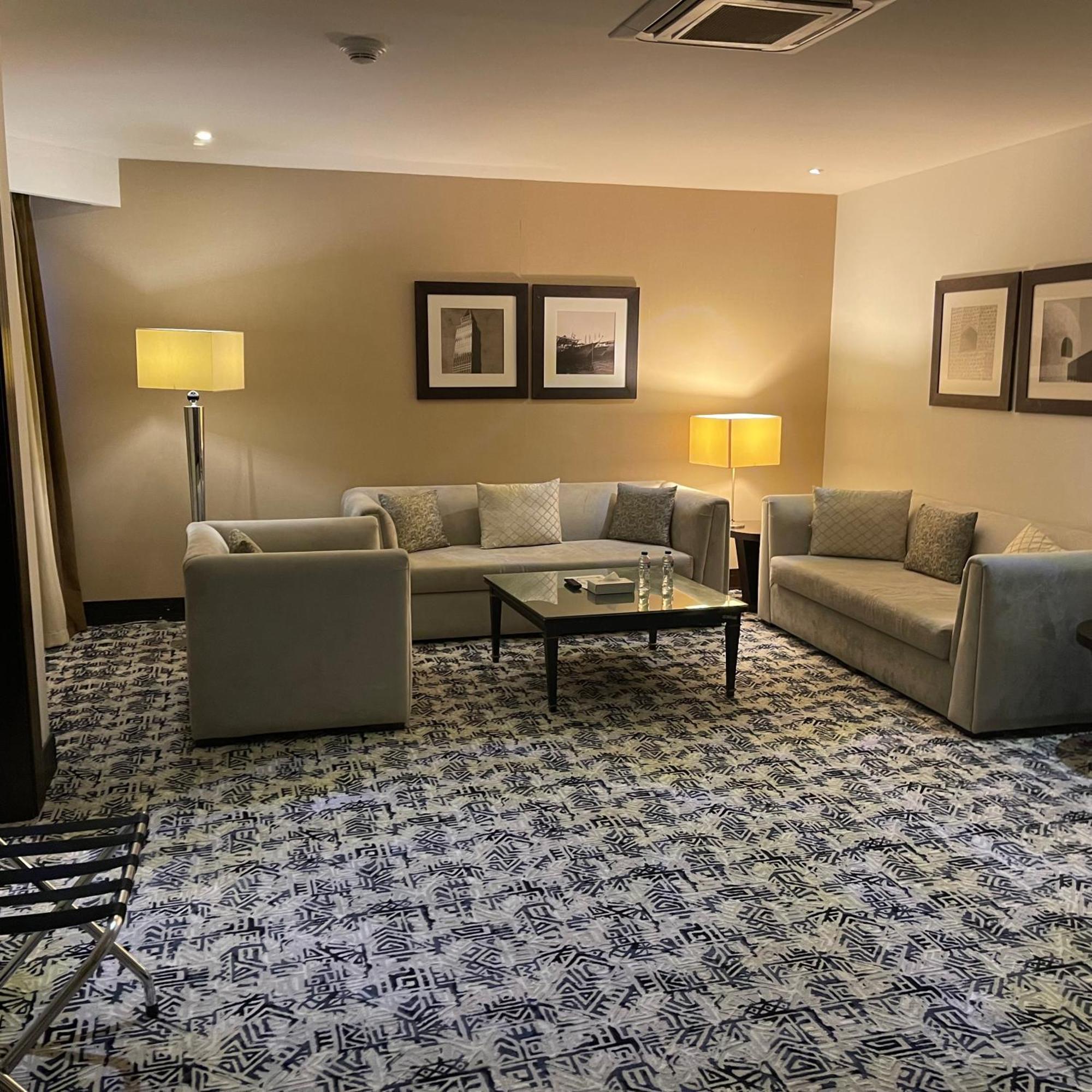 Golden Tulip Hail Extérieur photo